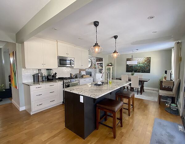 Kitchen+Dining Calgary 4 + Den bedrooms House for rent. Property photo: 643581-3