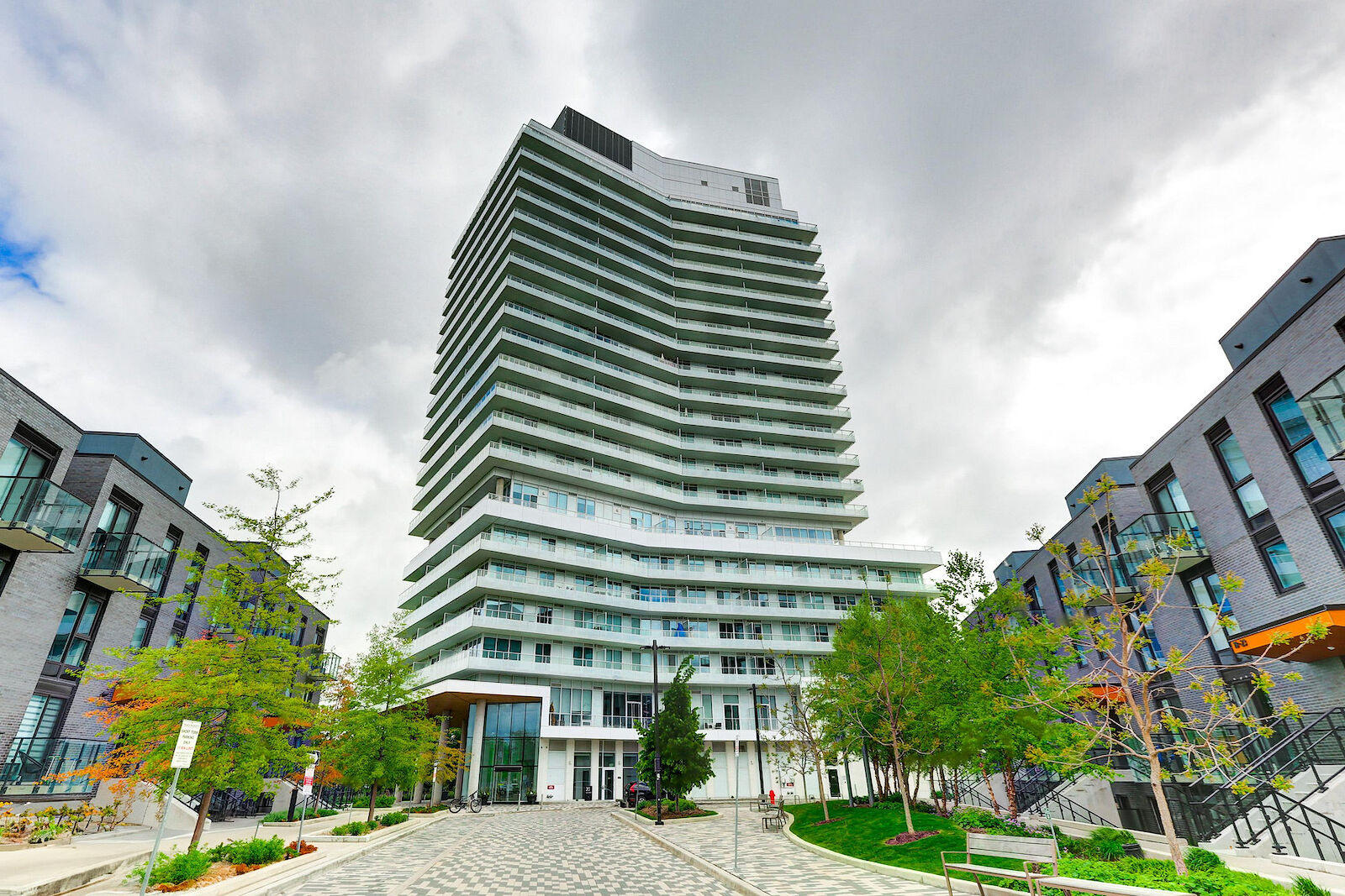 Toronto 2 bedrooms Condo Unit for rent. Property photo: 643587-1