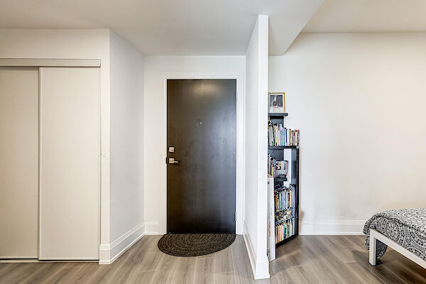 Toronto 2 bedrooms Condo Unit for rent. Property photo: 643587-2
