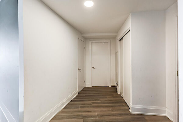 Toronto 2 bedrooms Condo Unit for rent. Property photo: 643587-3