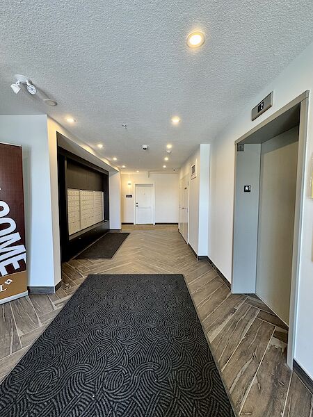Calgary 2 bedrooms Condo Unit for rent. Property photo: 643679-2