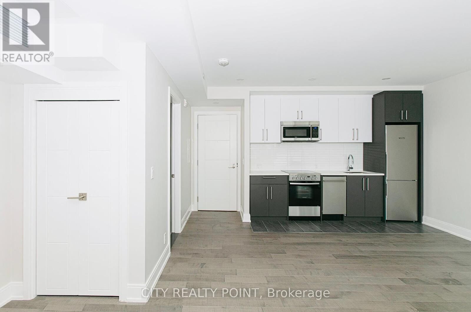 Toronto studio Apartment for rent. Property photo: 643688-1