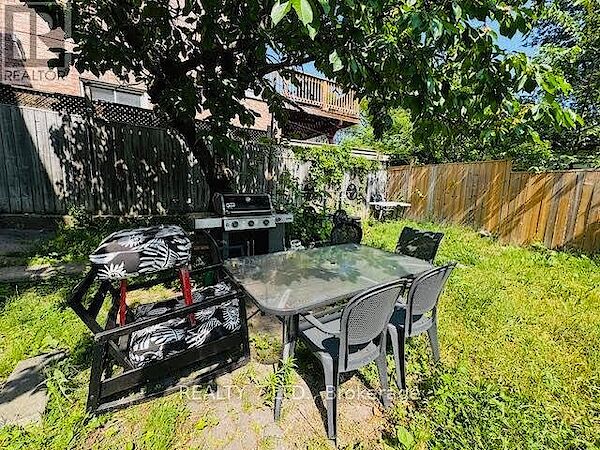 Toronto 2 bedrooms House for rent. Property photo: 643690-2