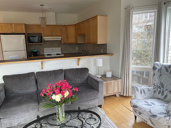 Calgary 2 bedrooms Condo Unit for rent. Property photo: 643696-2