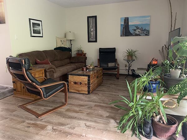 Calgary 2 bedrooms Room For Rent for rent. Property photo: 643771-2