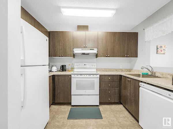 Edmonton 3 + Den bedrooms Condo Unit for rent. Property photo: 643793-2