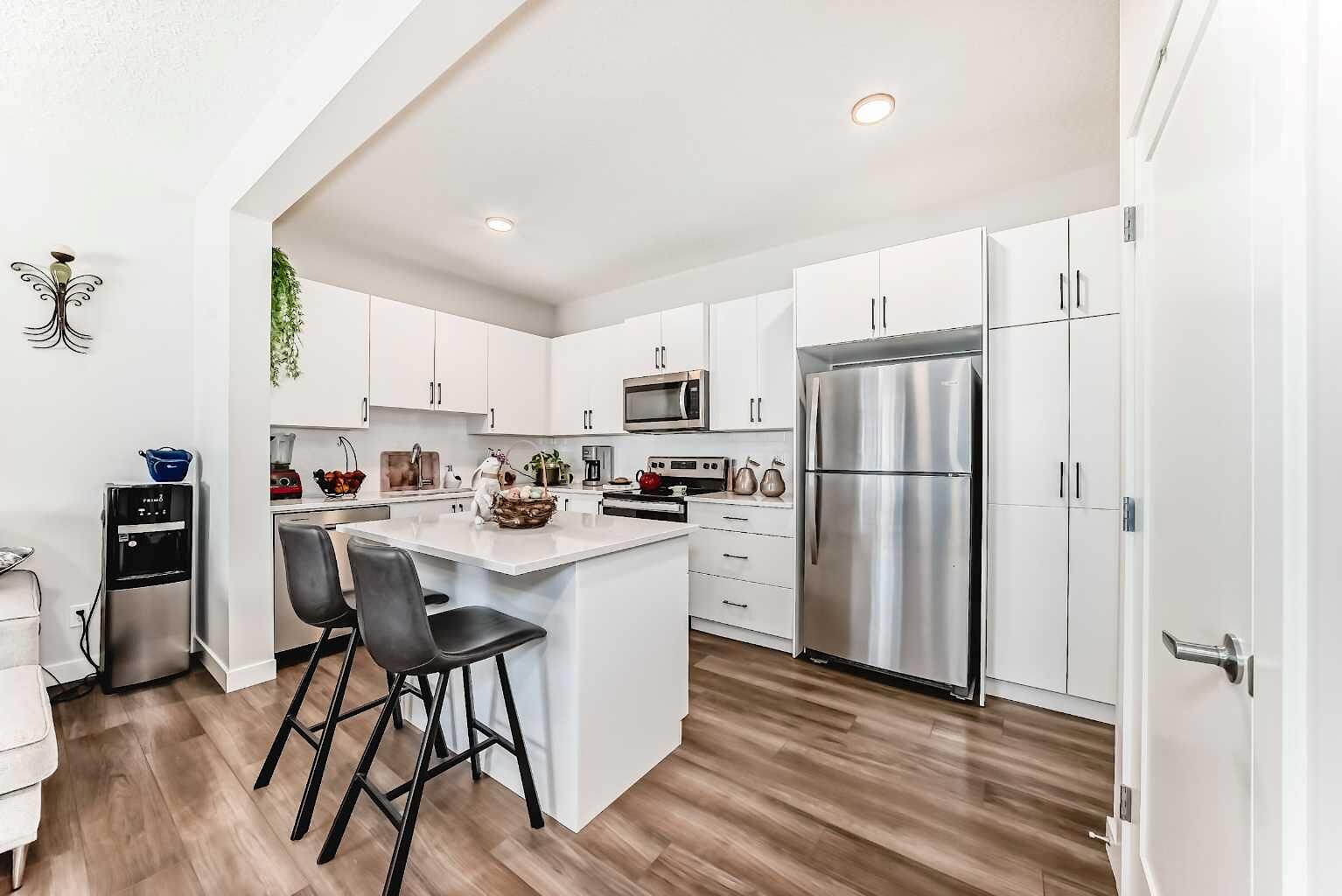 Calgary 2 bedrooms Townhouse for rent. Property photo: 643815-1