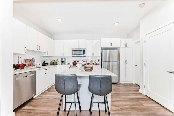 Calgary 2 bedrooms Townhouse for rent. Property photo: 643815-2
