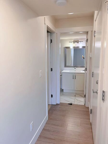 Surrey 2 bedrooms Basement for rent. Property photo: 643819-3