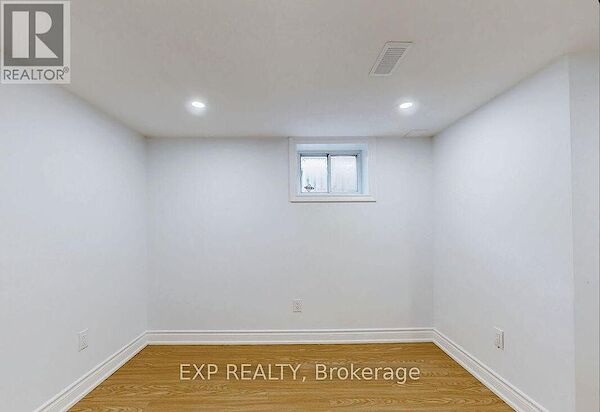 Toronto 2 bedrooms House for rent. Property photo: 643841-2