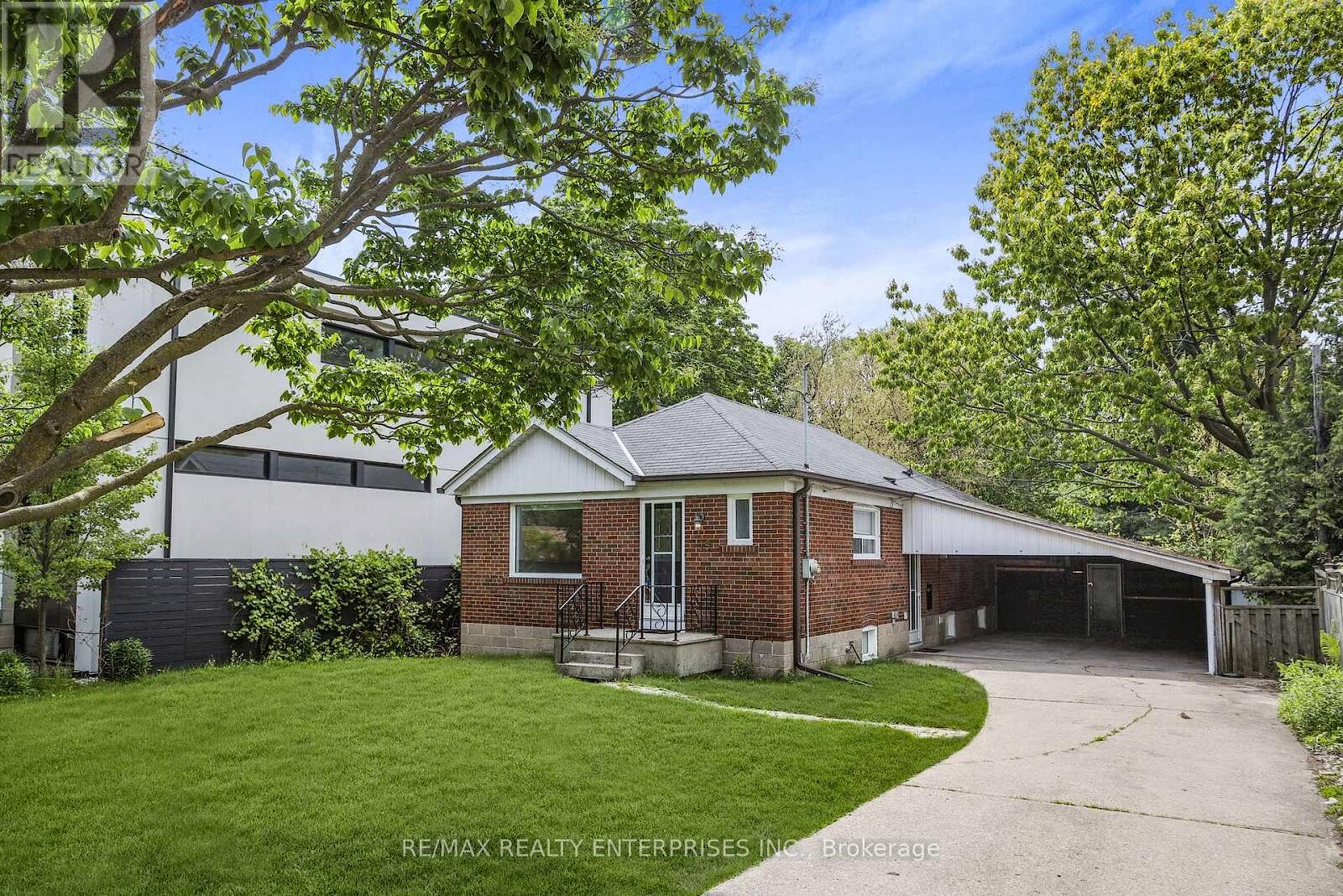 Toronto 5 bedrooms House for rent. Property photo: 643893-1