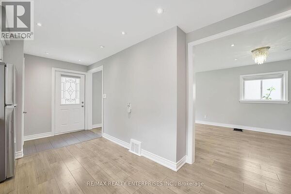 Toronto 5 bedrooms House for rent. Property photo: 643893-3
