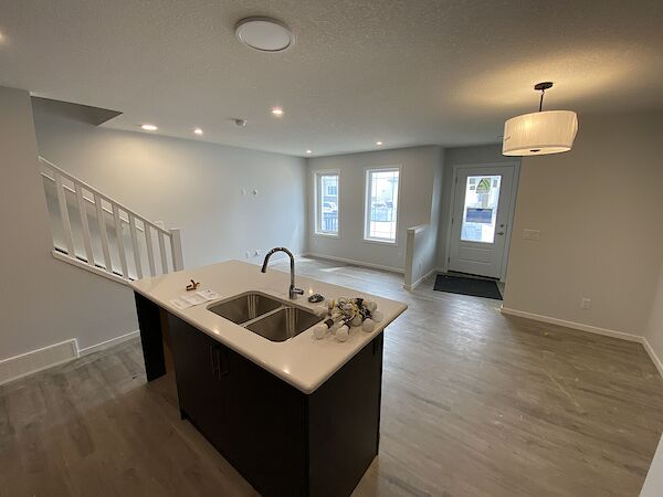 Calgary 3 bedrooms Townhouse for rent. Property photo: 643929-2