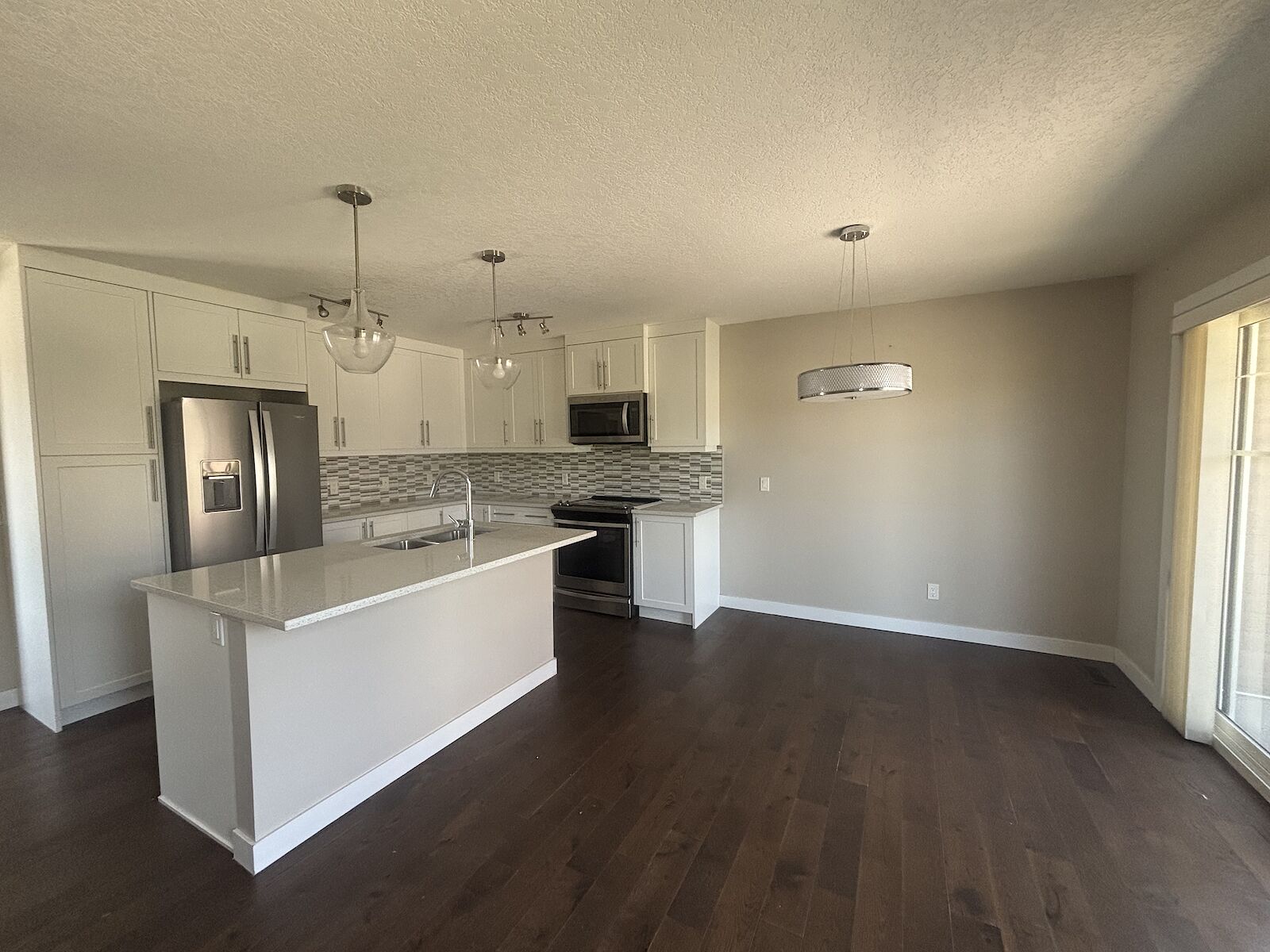 Calgary 3 bedrooms Townhouse for rent. Property photo: 643991-1