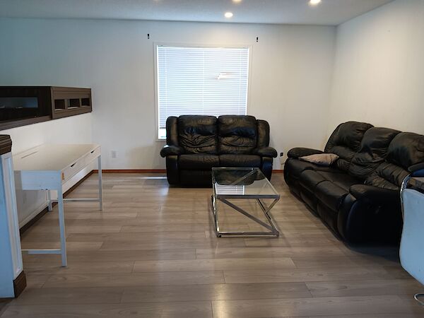 Calgary 2 bedrooms House for rent. Property photo: 644059-2