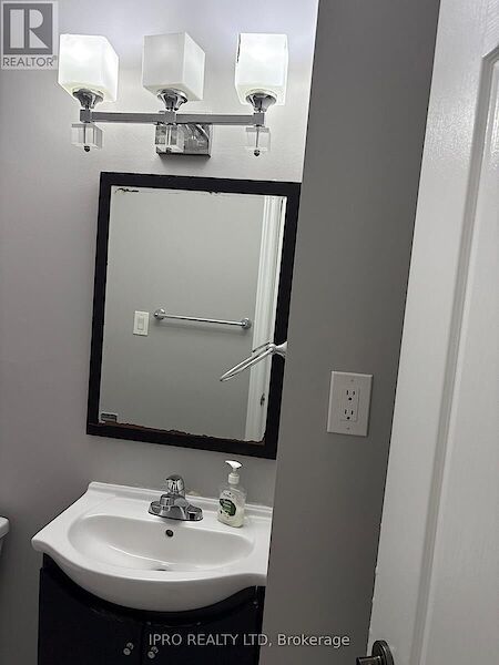 Mississauga 4 bedrooms House for rent. Property photo: 644086-3
