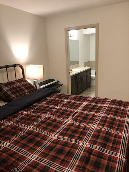 Calgary 3 + Den bedrooms Main Floor for rent. Property photo: 644169-2