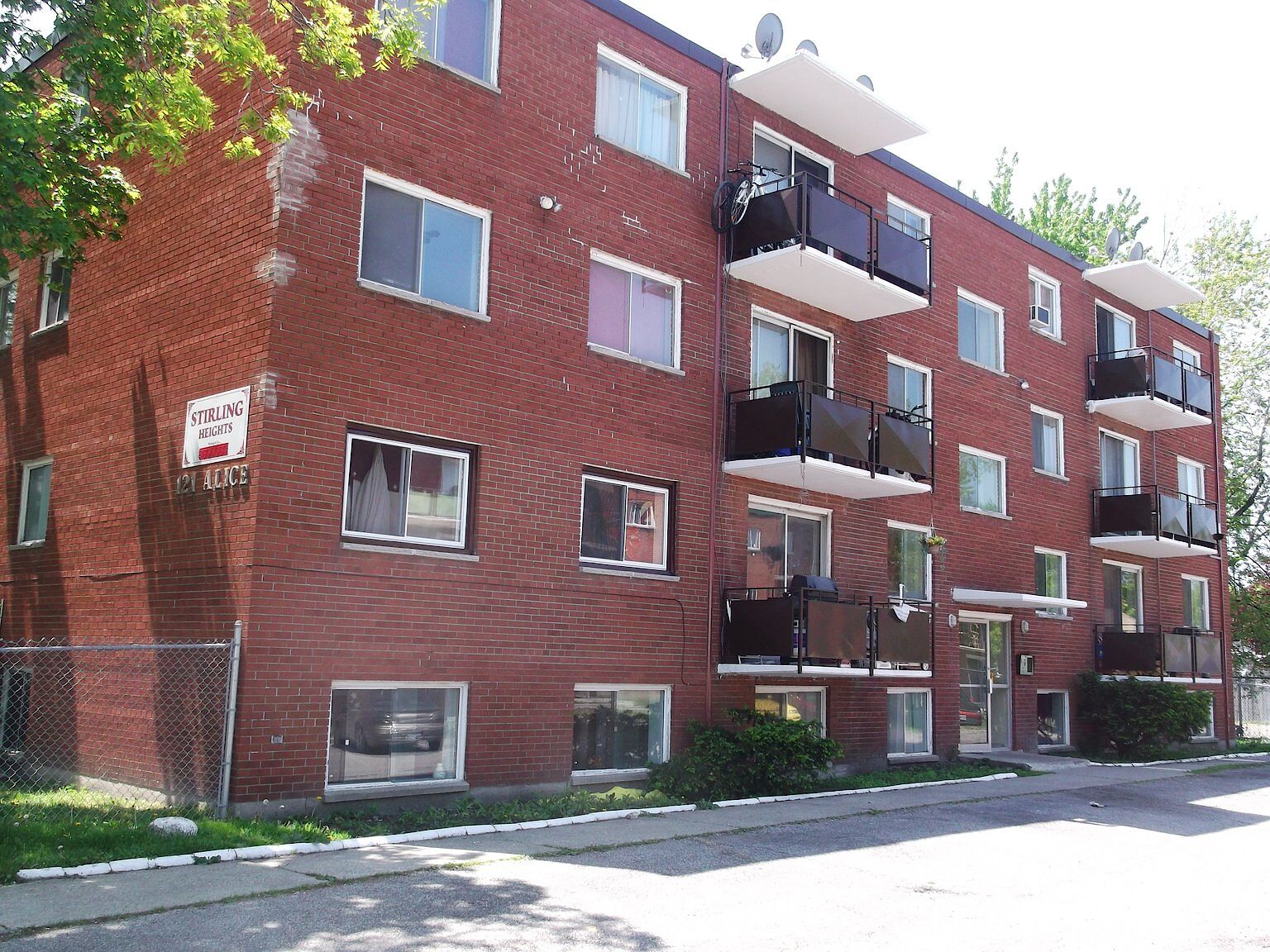 Sarnia 1 bedroom Apartment for rent. Property photo: 644220-1