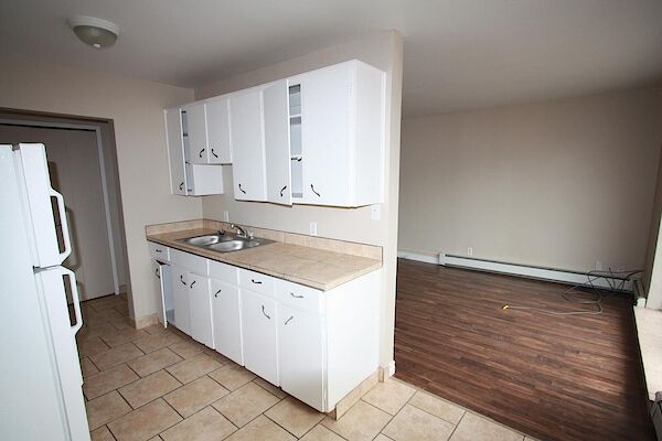 Apartments+For+Rent+1+Bedroom+-+119+Parker+St+Sarnia+ON Sarnia 1 bedroom Apartment for rent. Property photo: 644220-3