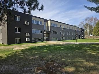 Deep River 2 bedrooms Condo Unit for rent. Property photo: 644315-1