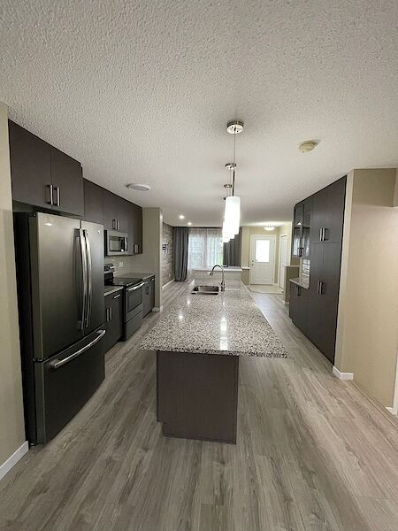 Edmonton 4 bedrooms Duplex for rent. Property photo: 644386-2