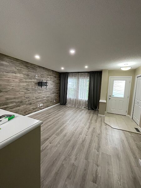 Edmonton 4 bedrooms Duplex for rent. Property photo: 644386-3