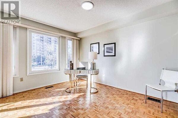 Mississauga 4 bedrooms House for rent. Property photo: 644424-3