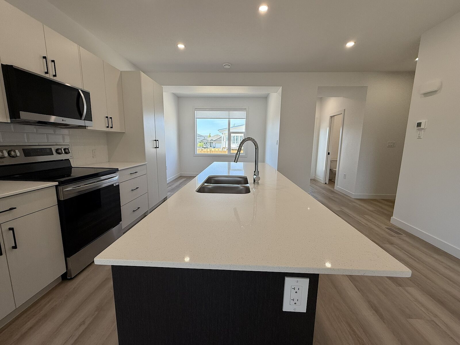 Blackfalds 3 bedrooms Townhouse for rent. Property photo: 644483-1