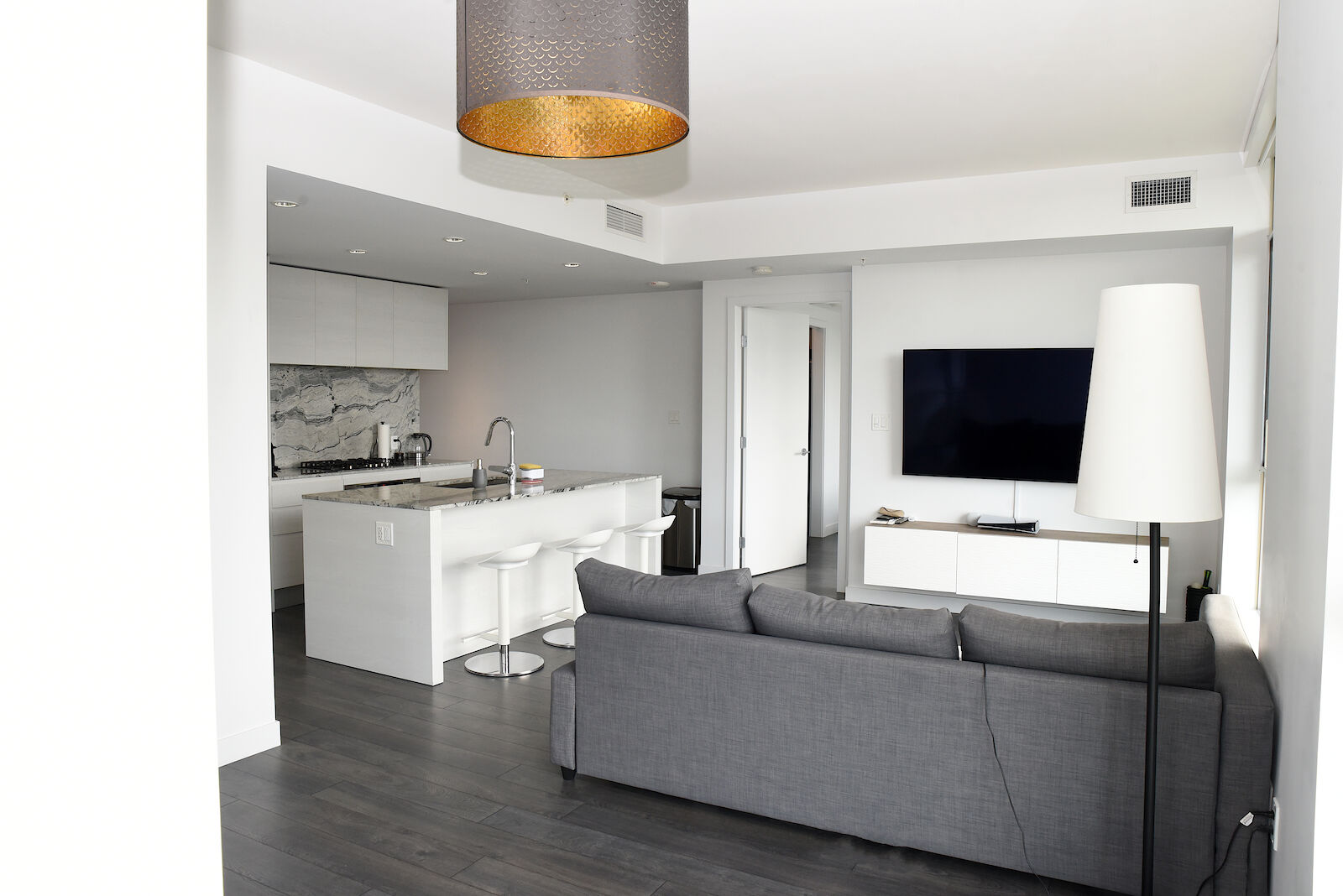 Calgary 2 + Den bedrooms Condo Unit for rent. Property photo: 644506-1