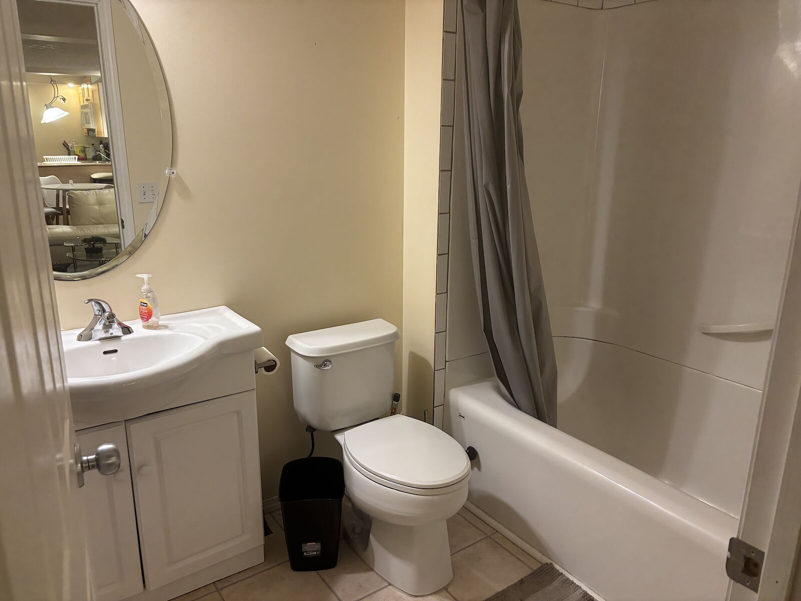 Calgary 1 bedroom Basement for rent. Property photo: 644508-1