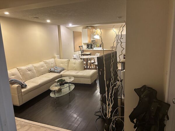 Calgary 1 bedroom Basement for rent. Property photo: 644508-2