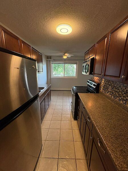 Edmonton 2 bedrooms Condo Unit for rent. Property photo: 644587-2