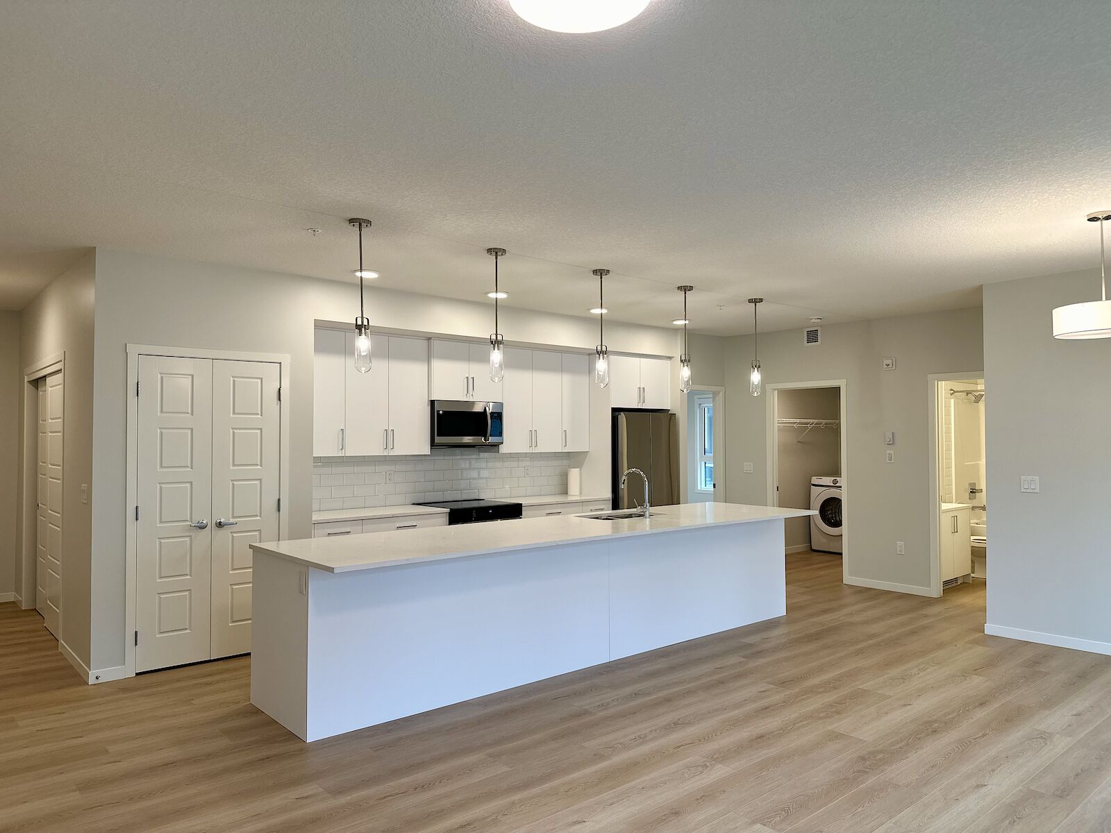 Calgary 2 bedrooms Condo Unit for rent. Property photo: 644598-1