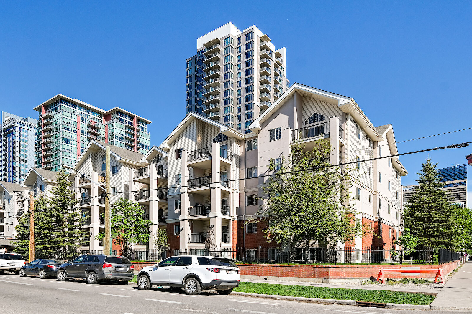 Calgary 2 + Den bedrooms Condo Unit for rent. Property photo: 644648-1