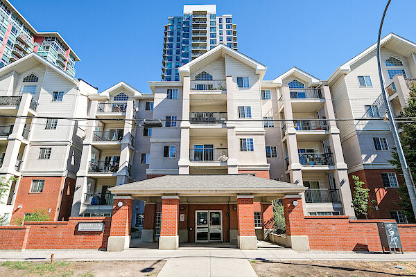 Calgary 2 + Den bedrooms Condo Unit for rent. Property photo: 644648-2