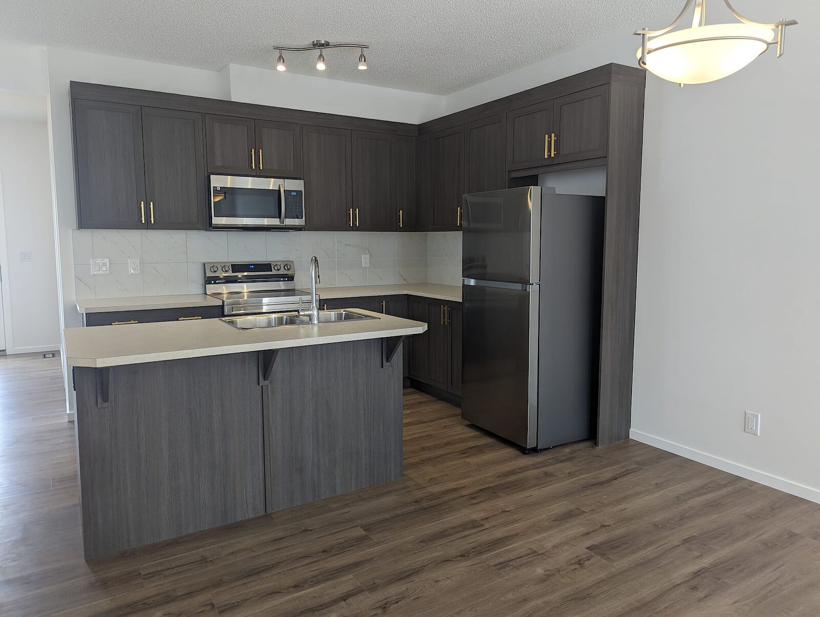 Calgary 4 bedrooms Townhouse for rent. Property photo: 644691-1