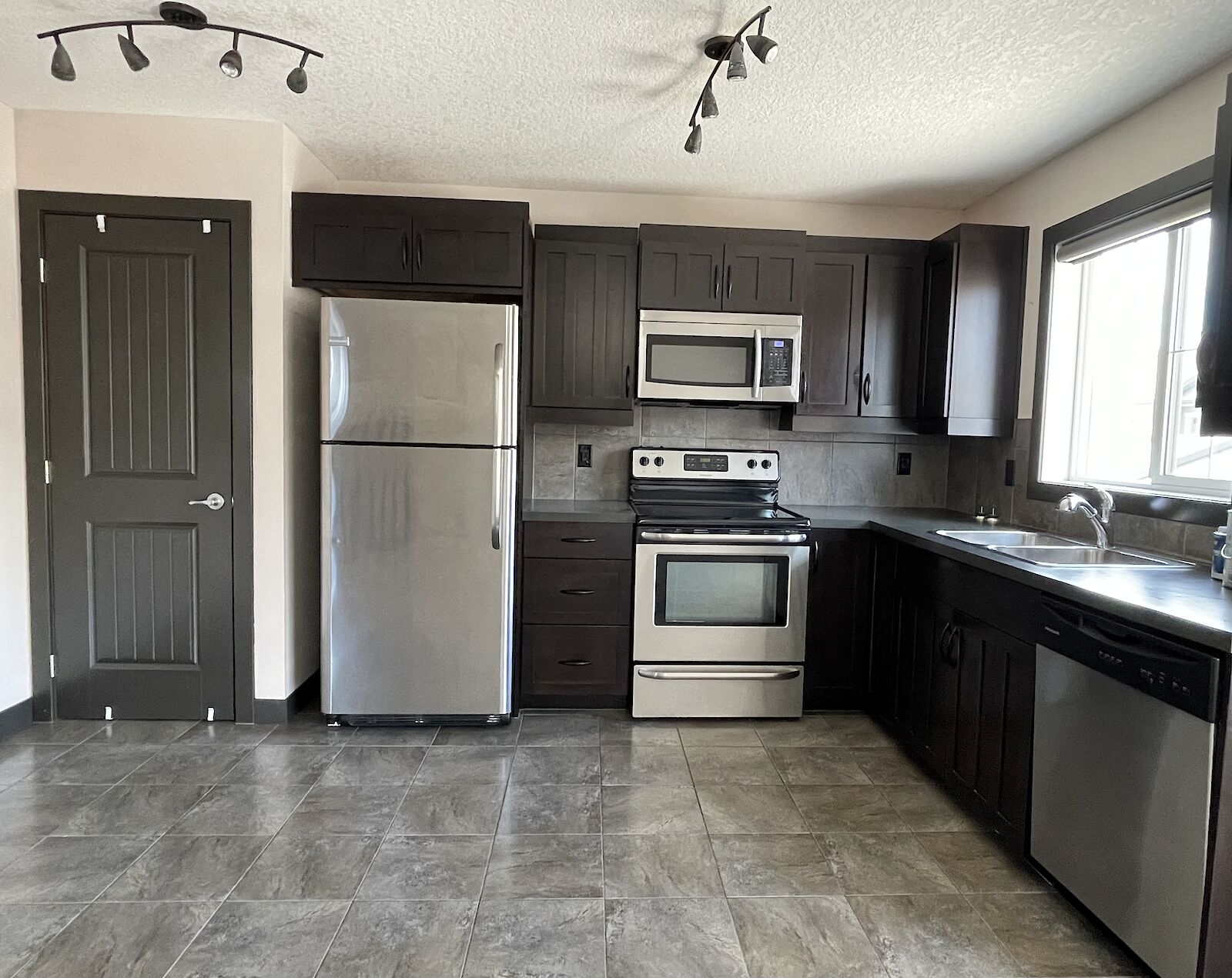 Calgary 1 bedroom Condo Unit for rent. Property photo: 644693-1