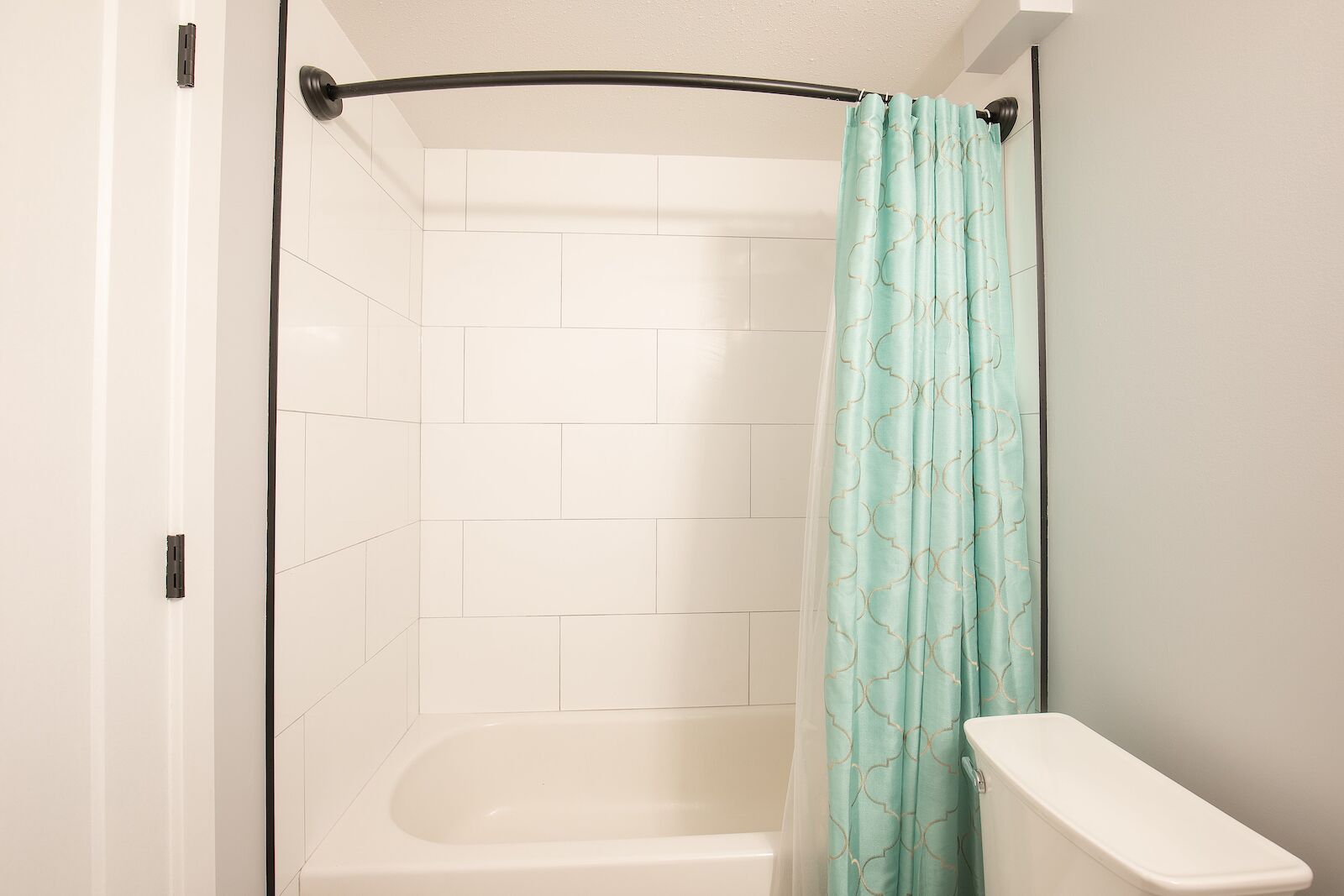 Lacombe 2 bedrooms Basement for rent. Property photo: 644733-1