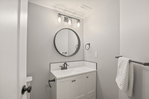 Lacombe 2 bedrooms Basement for rent. Property photo: 644733-2