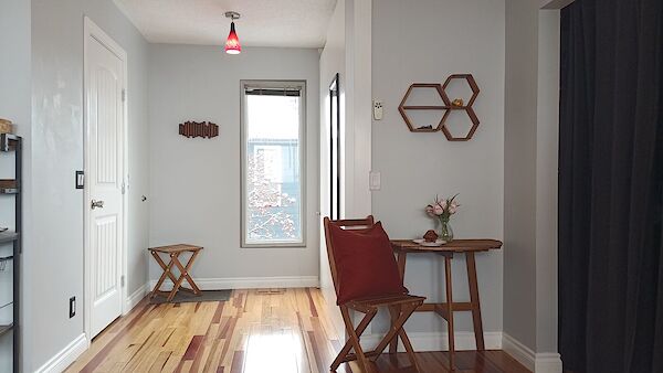 Dining+nook+and+a+third+west-facing+window+overlooking+mature+trees Calgary 1 bedroom Room For Rent for rent. Property photo: 644920-3