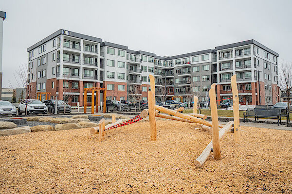 Calgary 2 + Den bedrooms Condo Unit for rent. Property photo: 645082-2