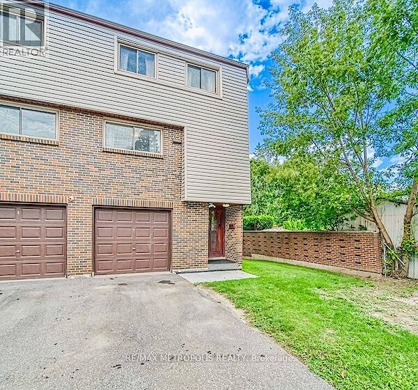 Toronto 4 bedrooms Townhouse for rent. Property photo: 645090-2