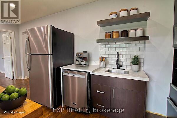 Kitchen Brampton 2 bedrooms House for rent. Property photo: 645099-2