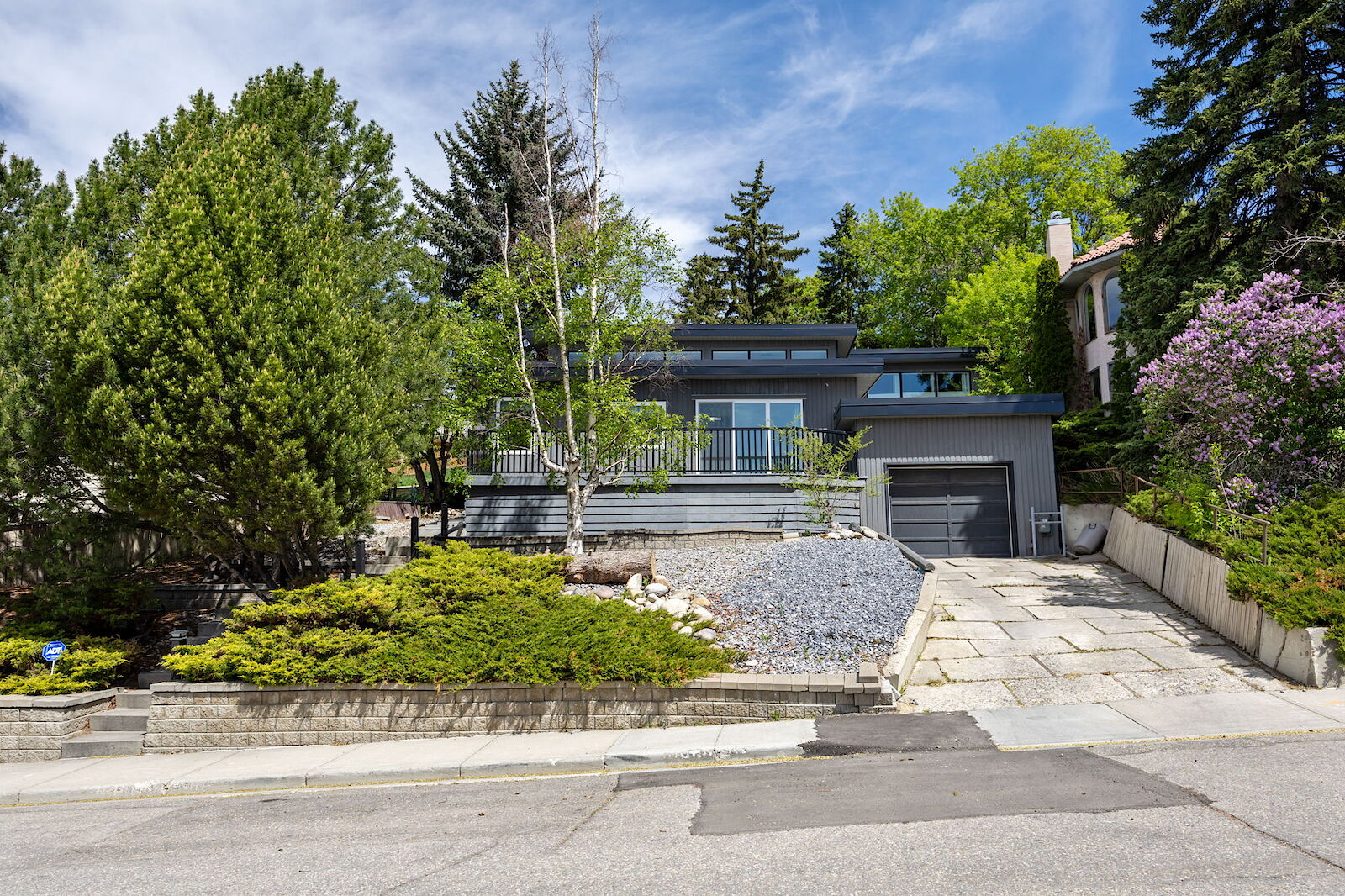 Calgary 3 + Den bedrooms Duplex for rent. Property photo: 645101-1