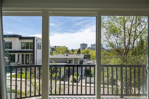 Calgary 3 + Den bedrooms Duplex for rent. Property photo: 645101-2