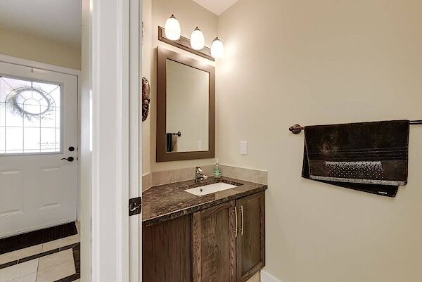 Edmonton 4 + Den bedrooms Duplex for rent. Property photo: 645116-3