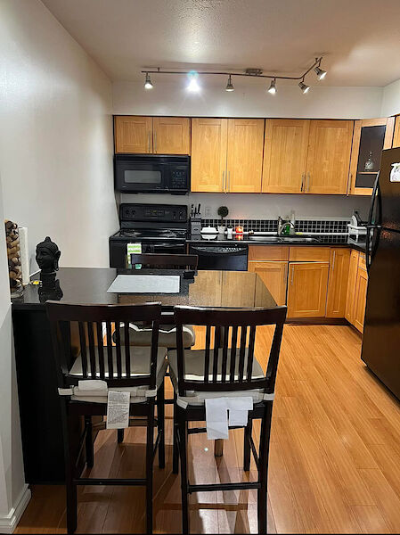 New Westminster 2 bedrooms Condo Unit for rent. Property photo: 645117-3