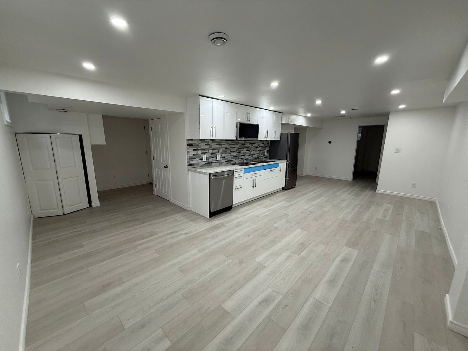 Edmonton 2 bedrooms Basement for rent. Property photo: 645140-1