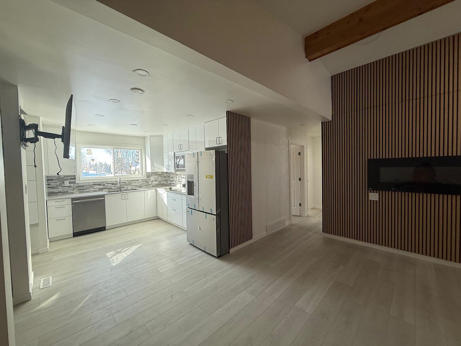 Edmonton 3 bedrooms Main Floor for rent. Property photo: 645141-1