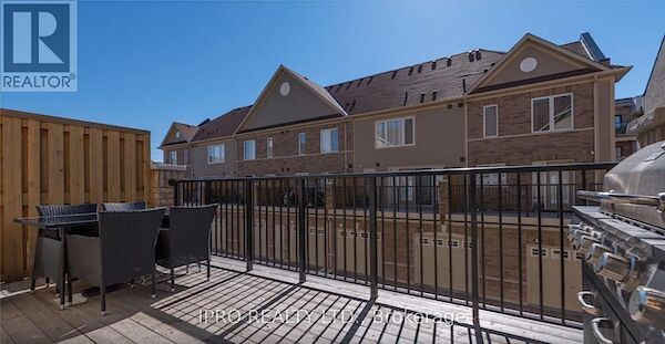 Mississauga 2 bedrooms Townhouse for rent. Property photo: 645228-3
